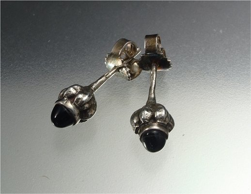 Natural twist sterling silver & jet studs